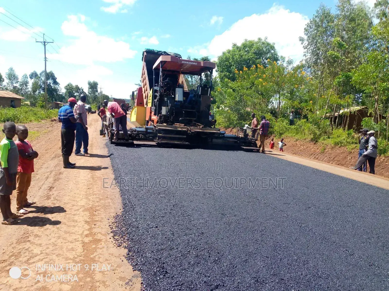 Asphalt Paver, Pneumatic Rollers, Smooth Roller And Sprayers Available