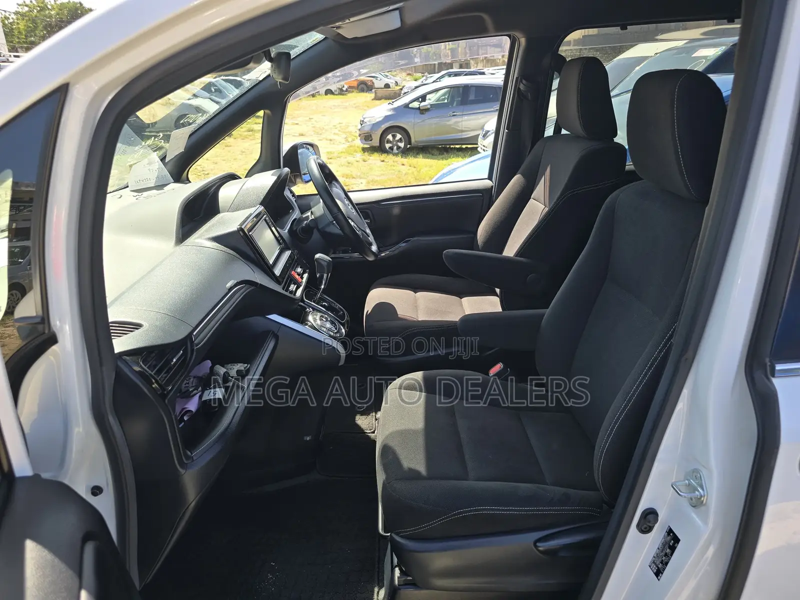 Toyota Esquire 2018 White