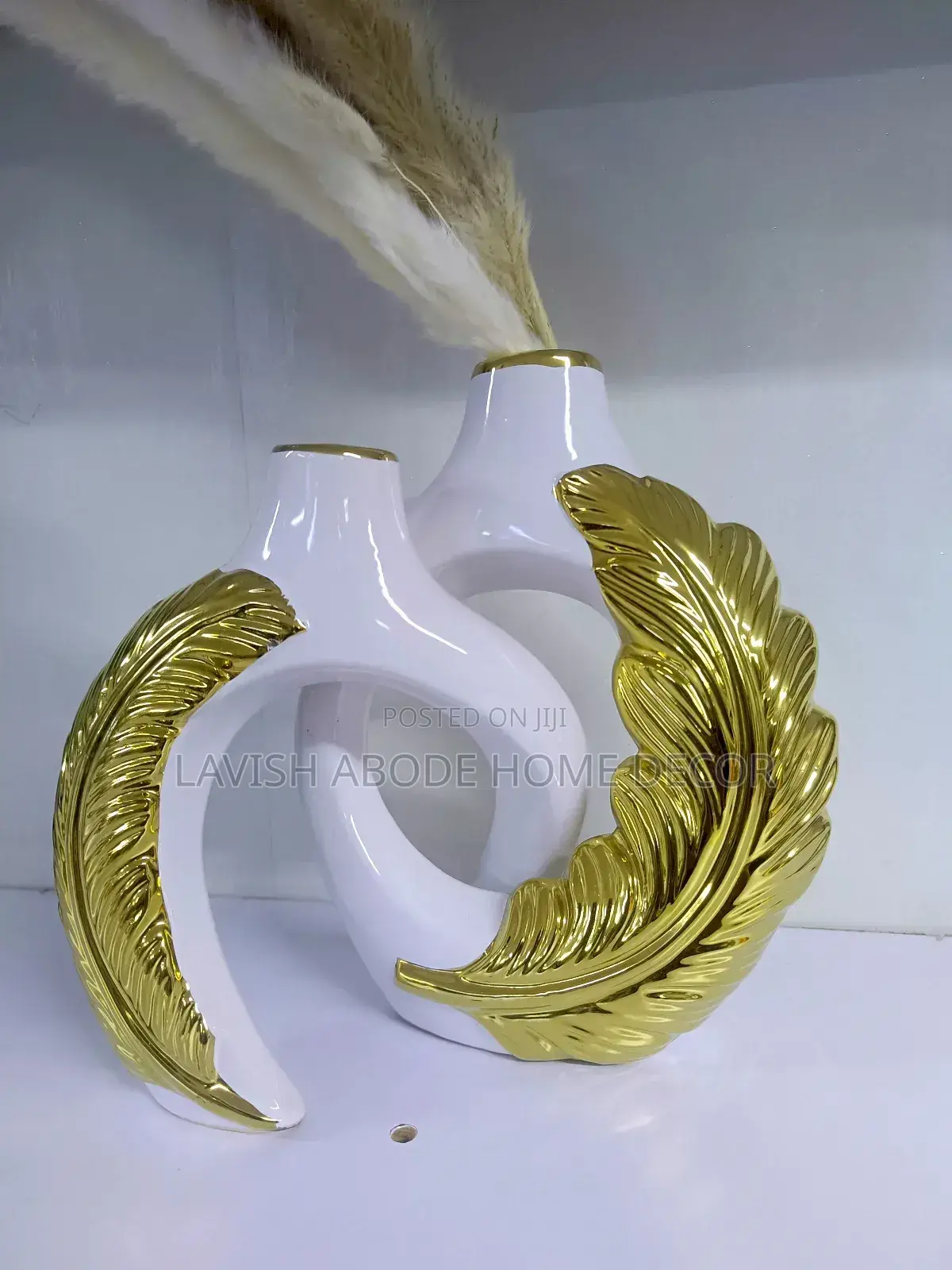 Ceramic Leaf Interlocking Flower Vase