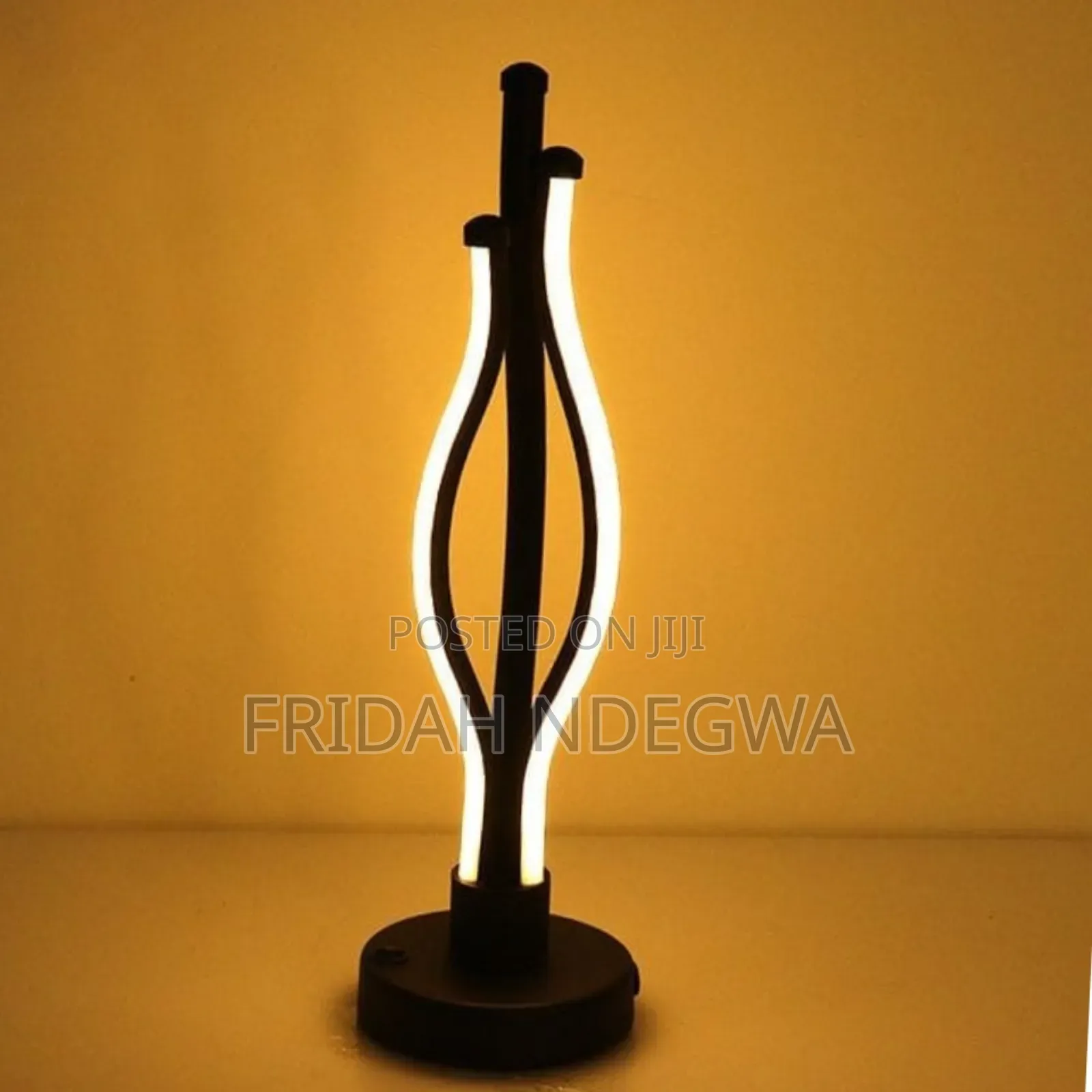 Claw Shape Bedside/Table Lamp