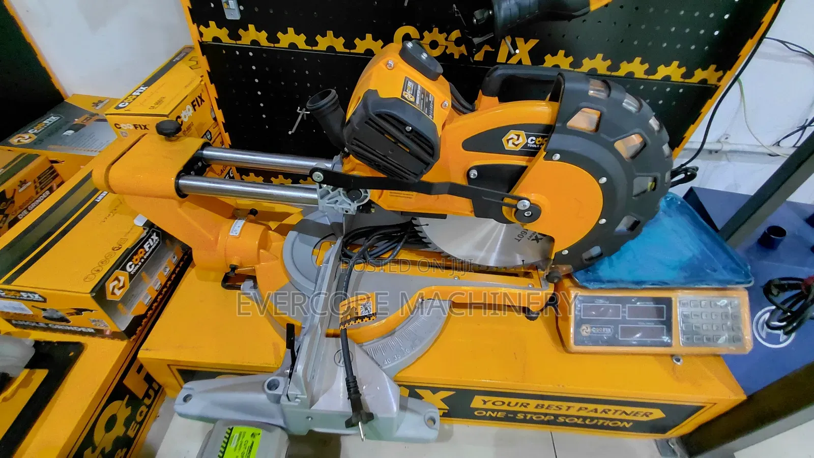 Coofix 2000watts 300mm Electric Mitre Saw Machine.