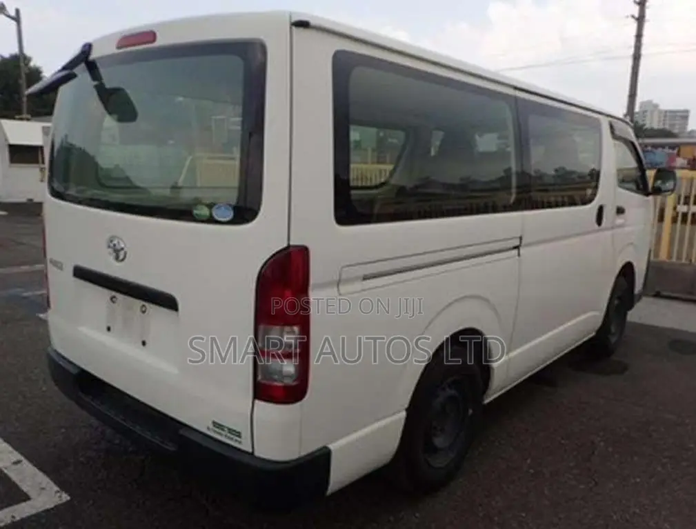 Toyota HiAce 2018 White