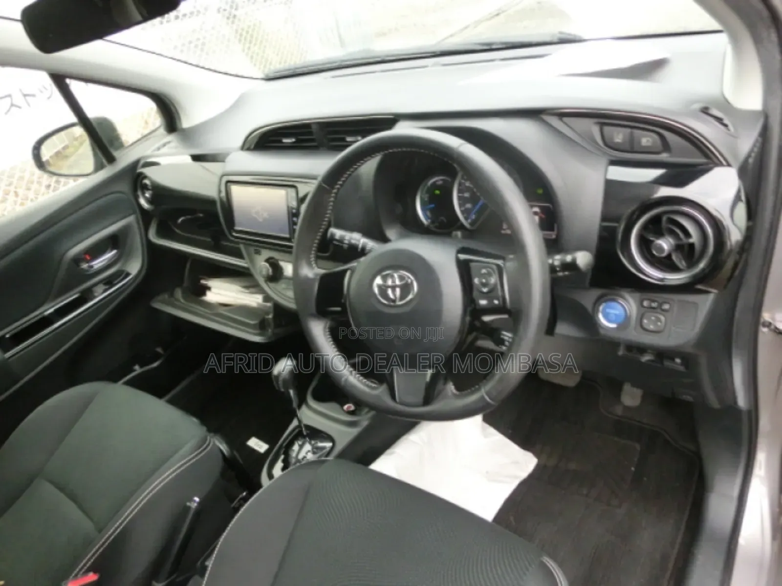 Toyota Vitz 1.3 FWD 5dr 2018 Gray