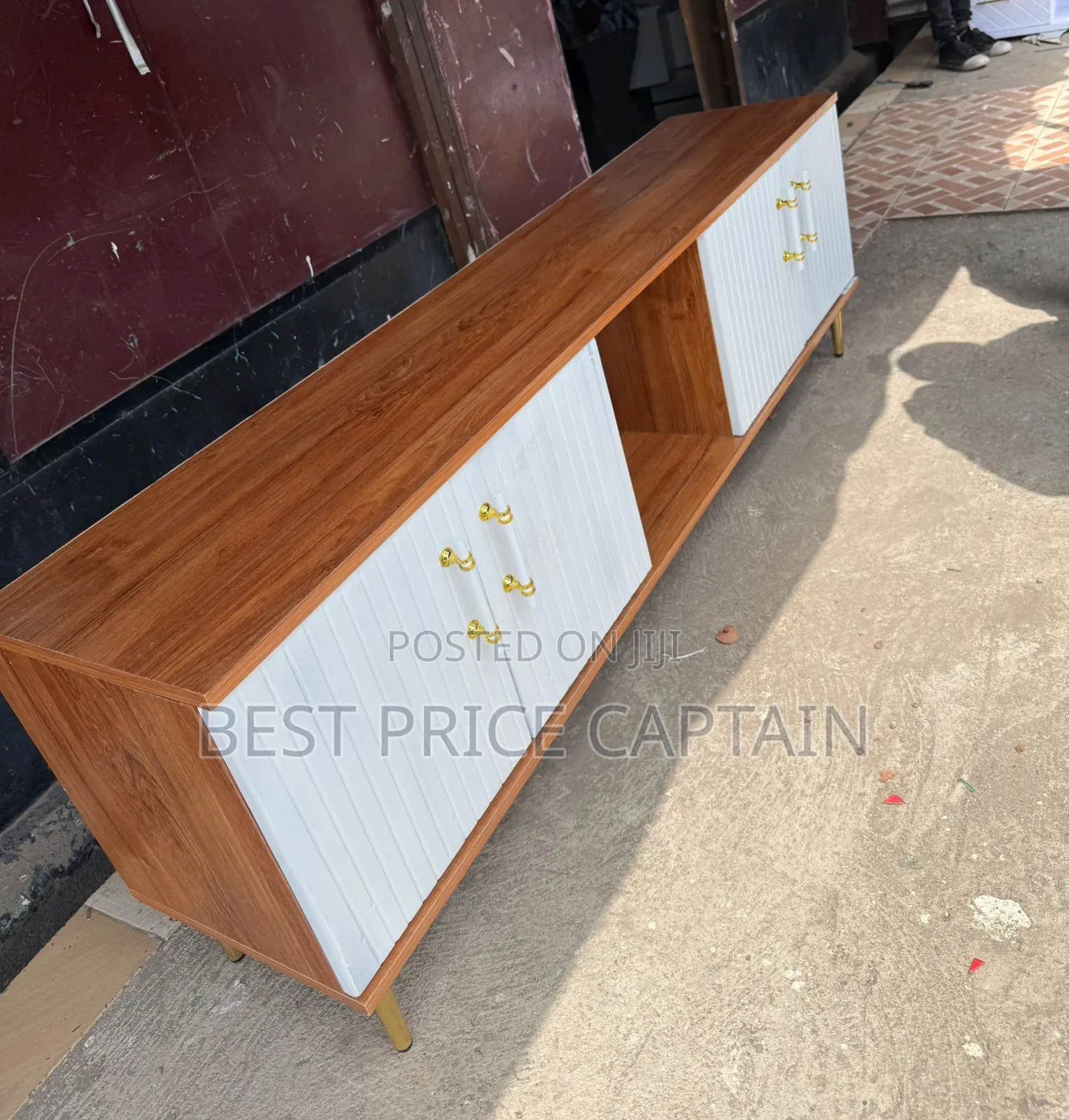 Executive Tv Stand 5.5 FTS With Laminate Board