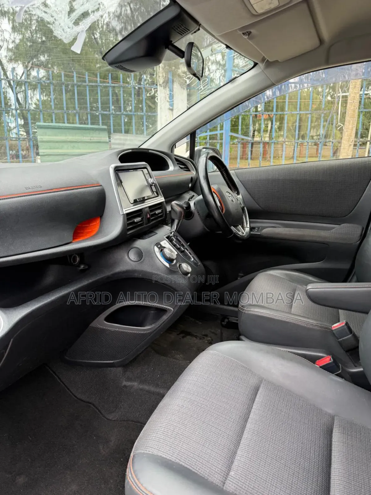 Toyota Sienta 1.5 Hybrid FWD (6-seater) 2019 White