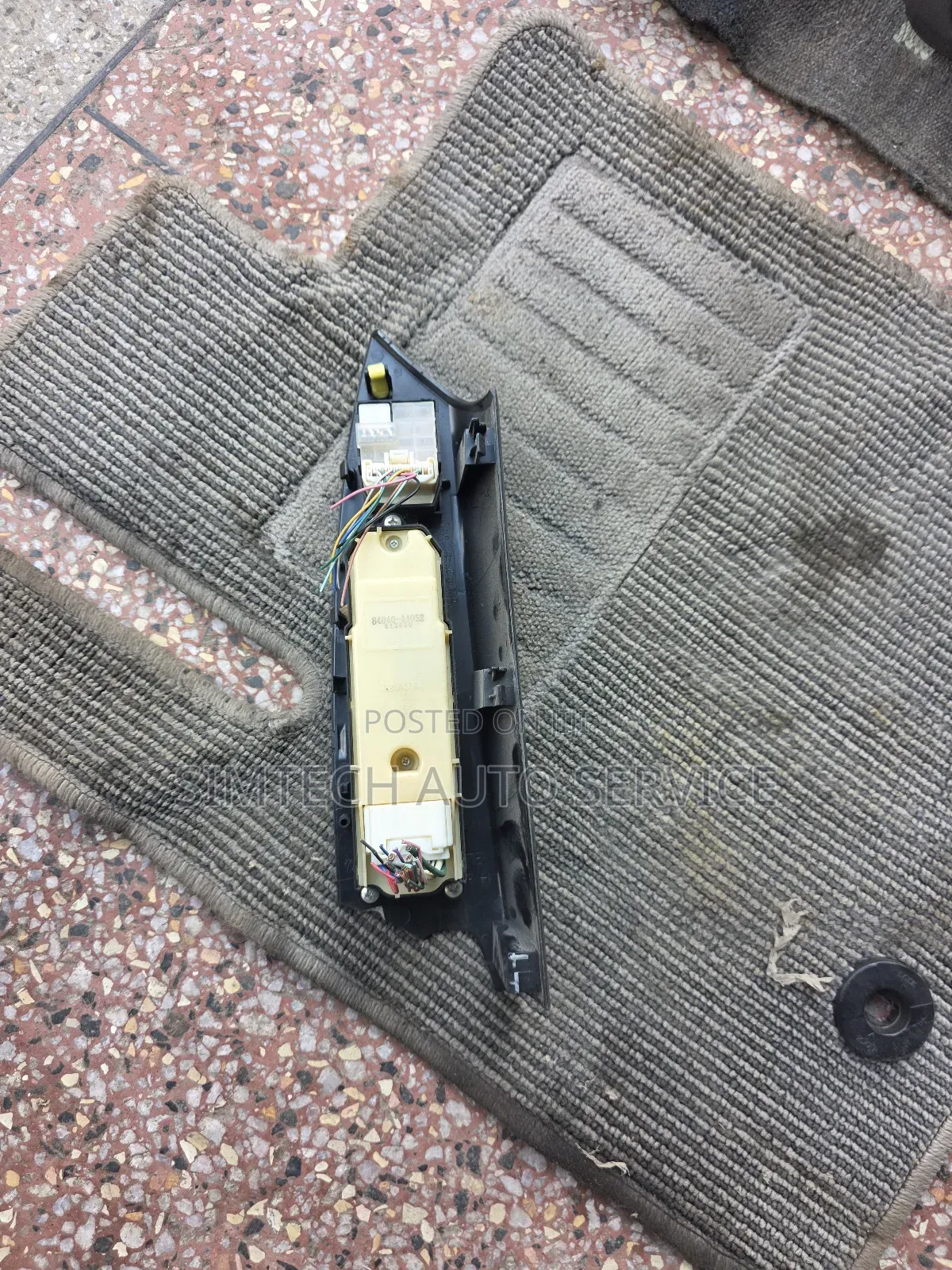 Toyota Isis 2013 Main Window Switch