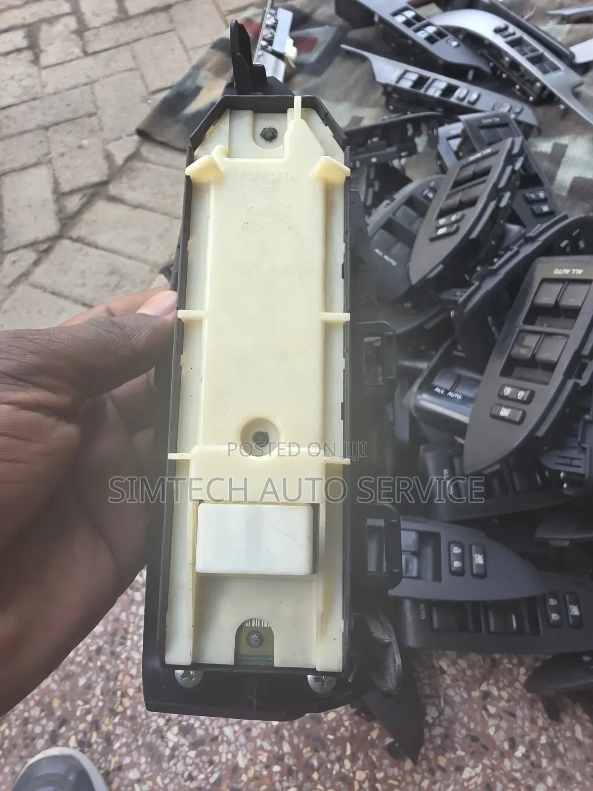 Toyota Priest 1.8 Zvw30 Main Window Switch