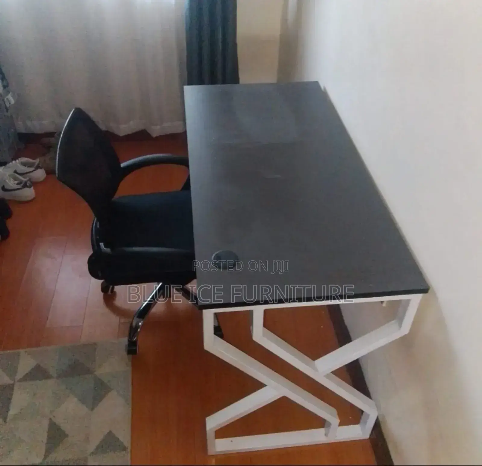 Best Working Table/Mesh Chair