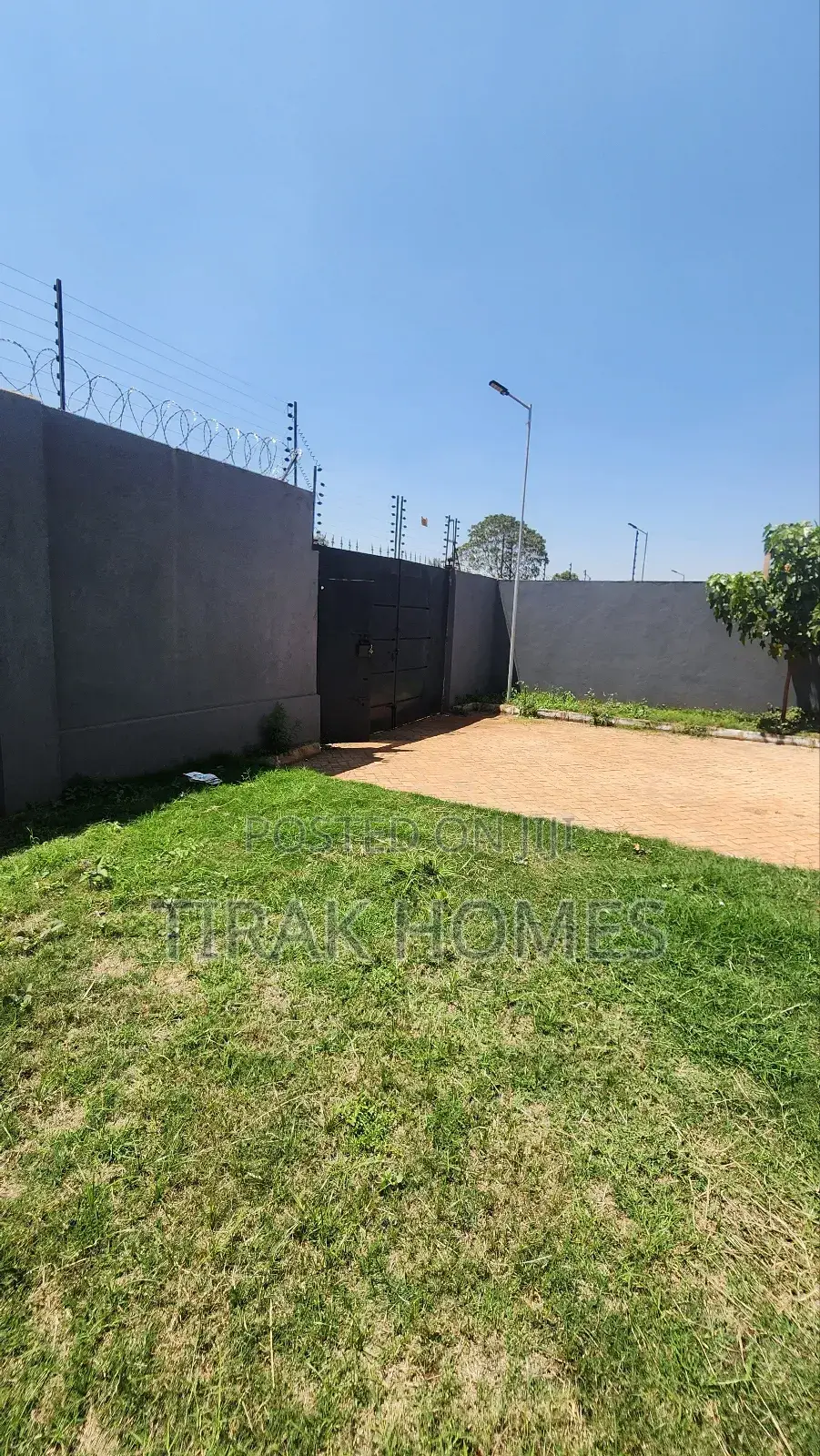 4bdrm Maisonette in Court B, Kenyatta Road / Theta for rent