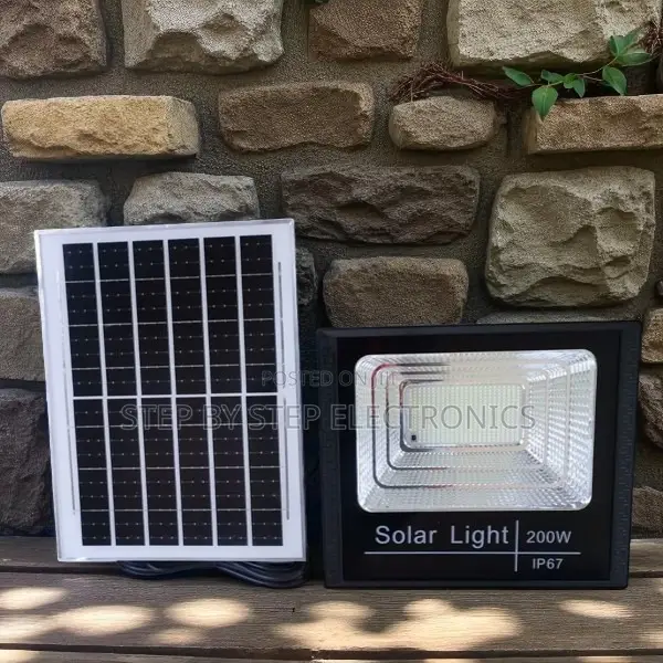 Remote Controlled 200w Outdoor Solar Flood Light Ip67 Waterproof Rated
