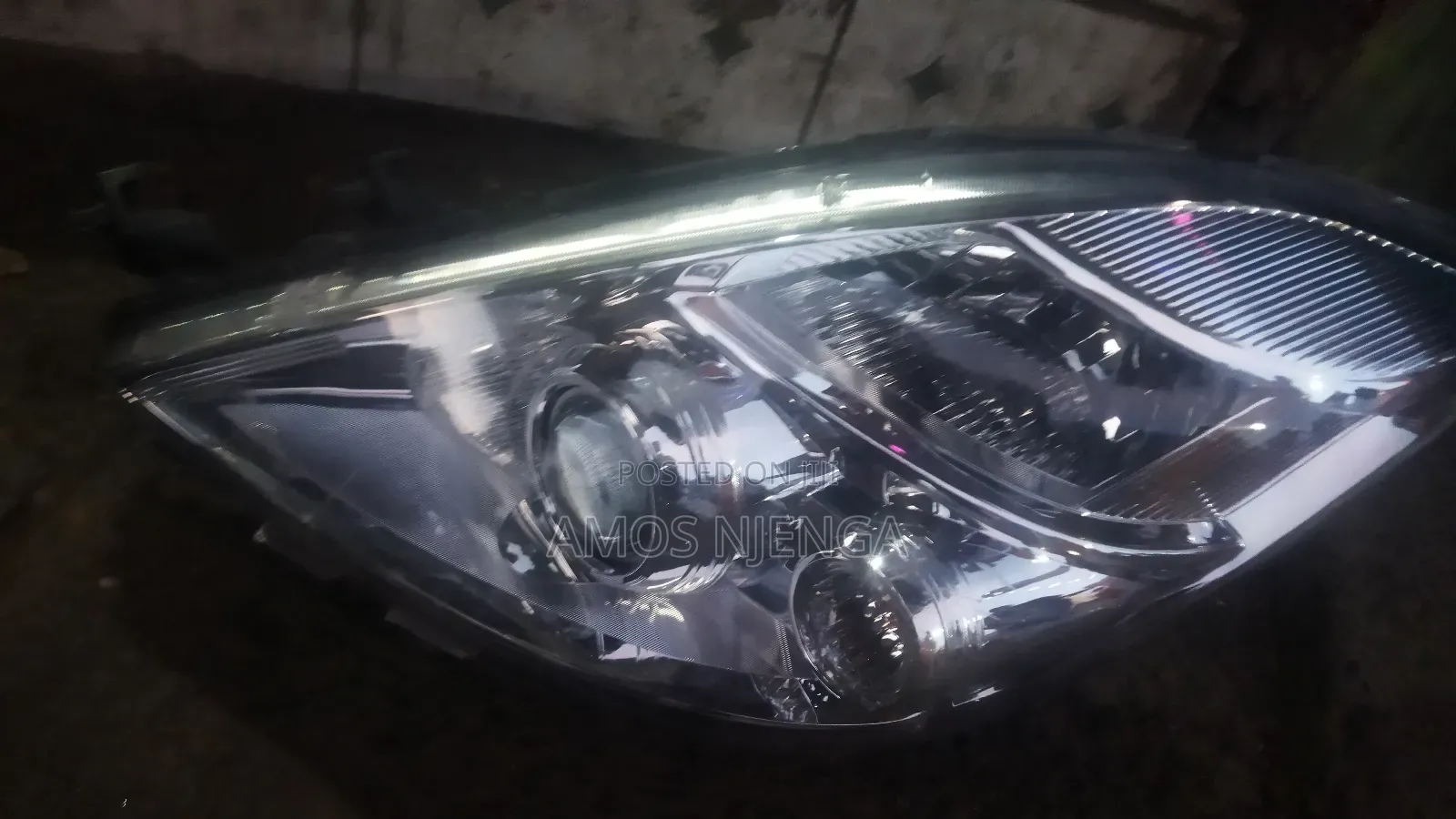 Toyota Isis 2007-2013 Headlight