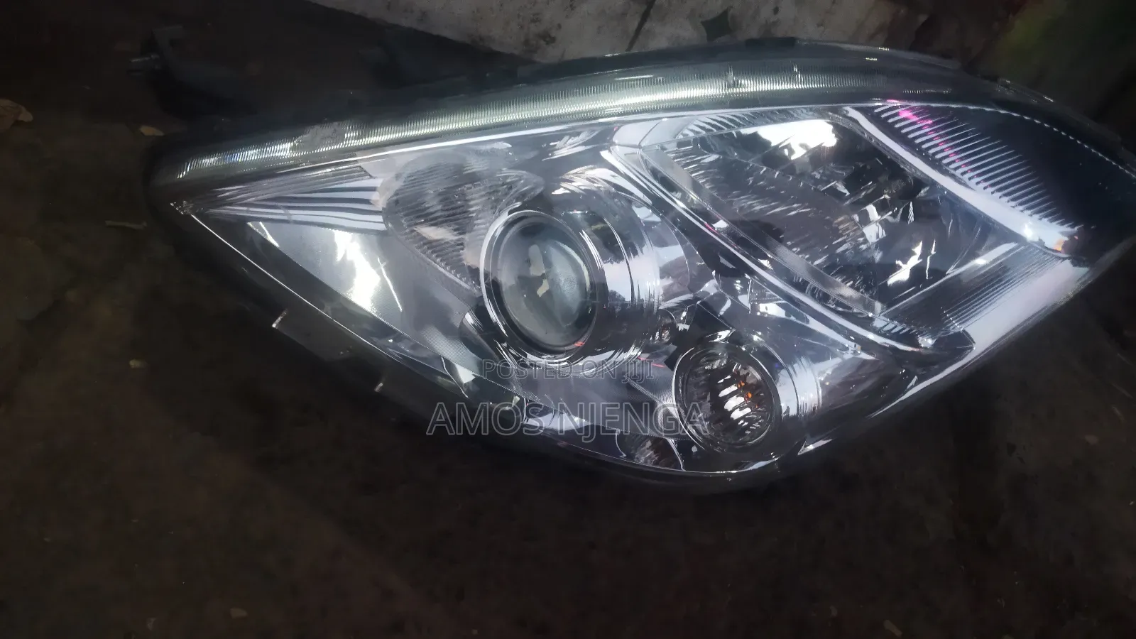 Toyota Isis 2007-2013 Headlight