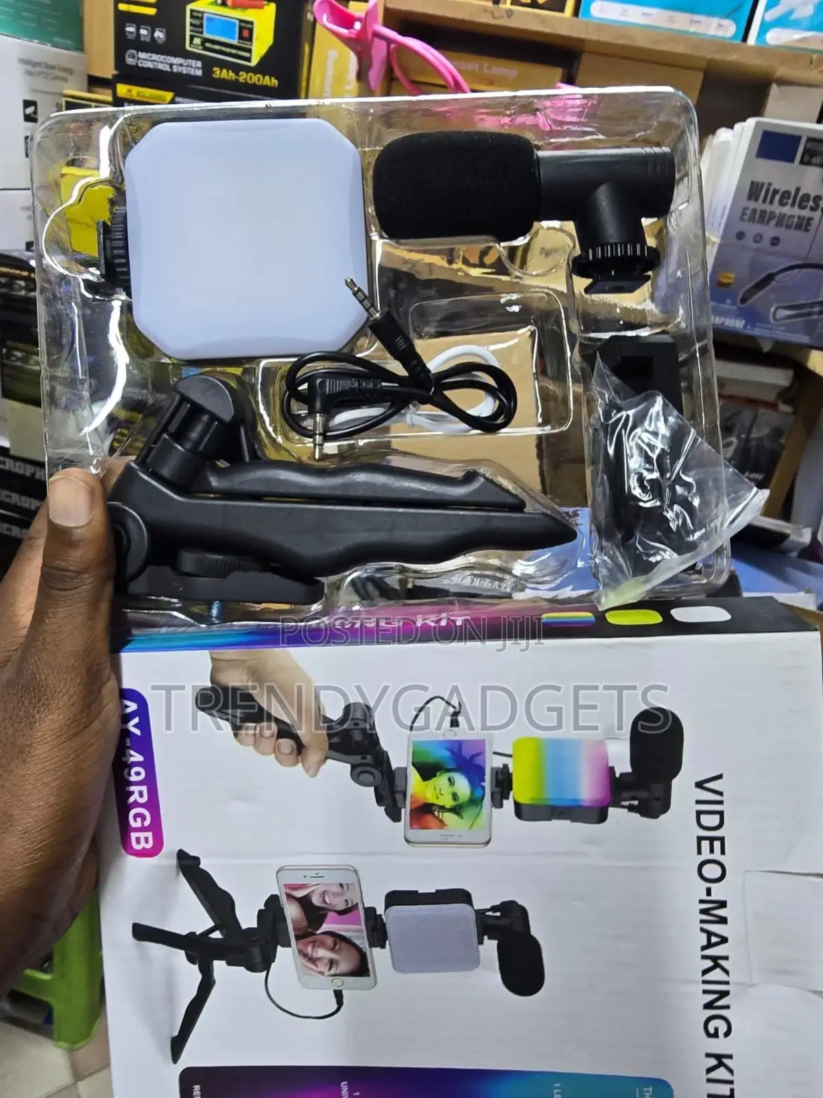 All-in-One Video Creator Kit for Smartphones With Led Mic
