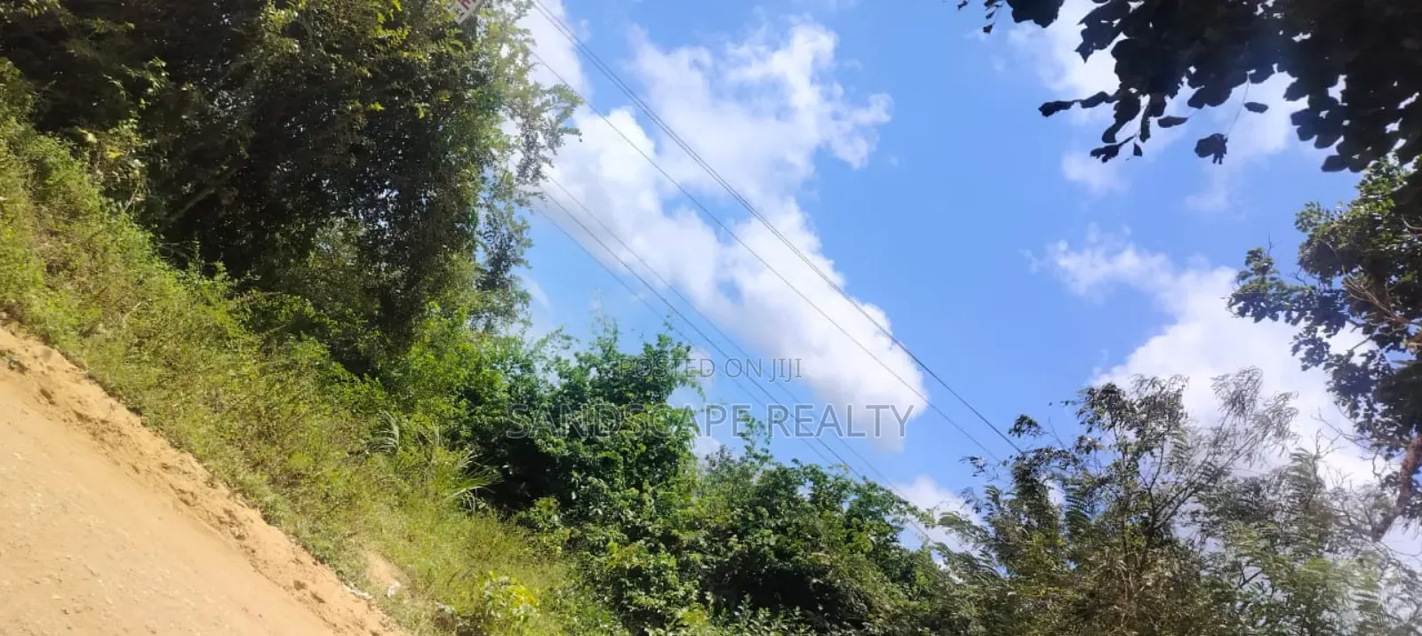 Diani- Touching Murram. 6km From Public Beach.