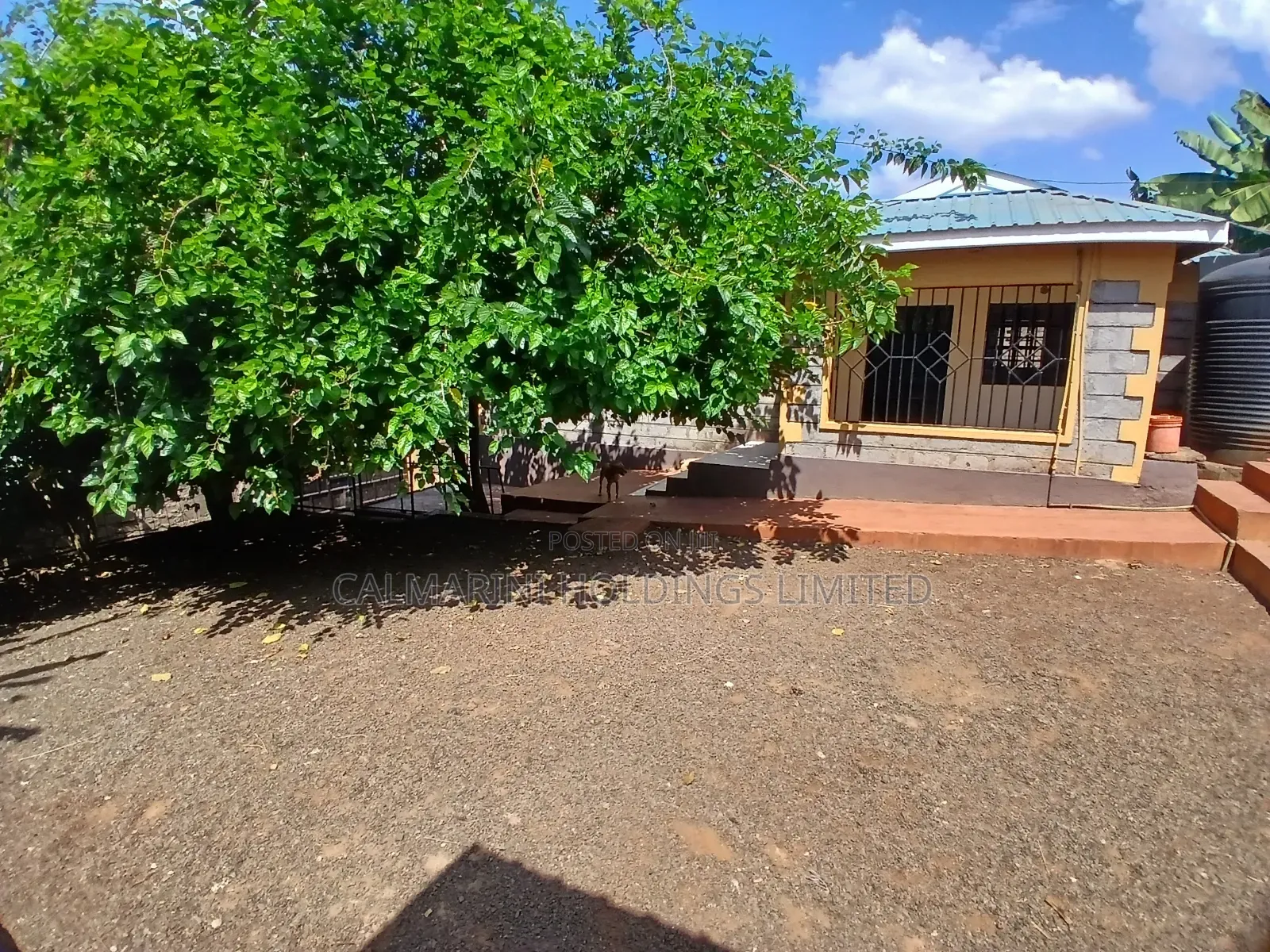 Half Acre Plot With a Spacious 3 Bedroom Bungalow and 2 Bedrm Sq