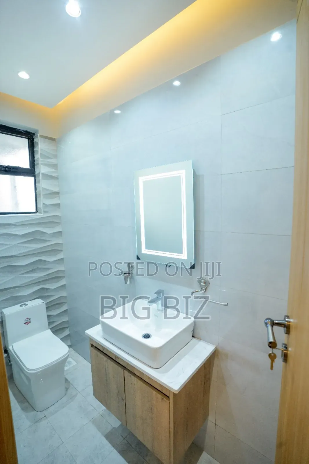 Furnished 2bdrm Apartment in 1/2 Unfurnished/, Parklands/Highridge