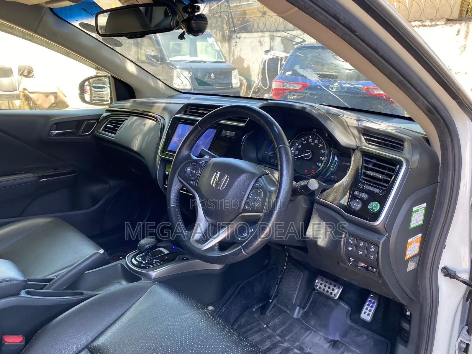 Honda Grace 2018 White