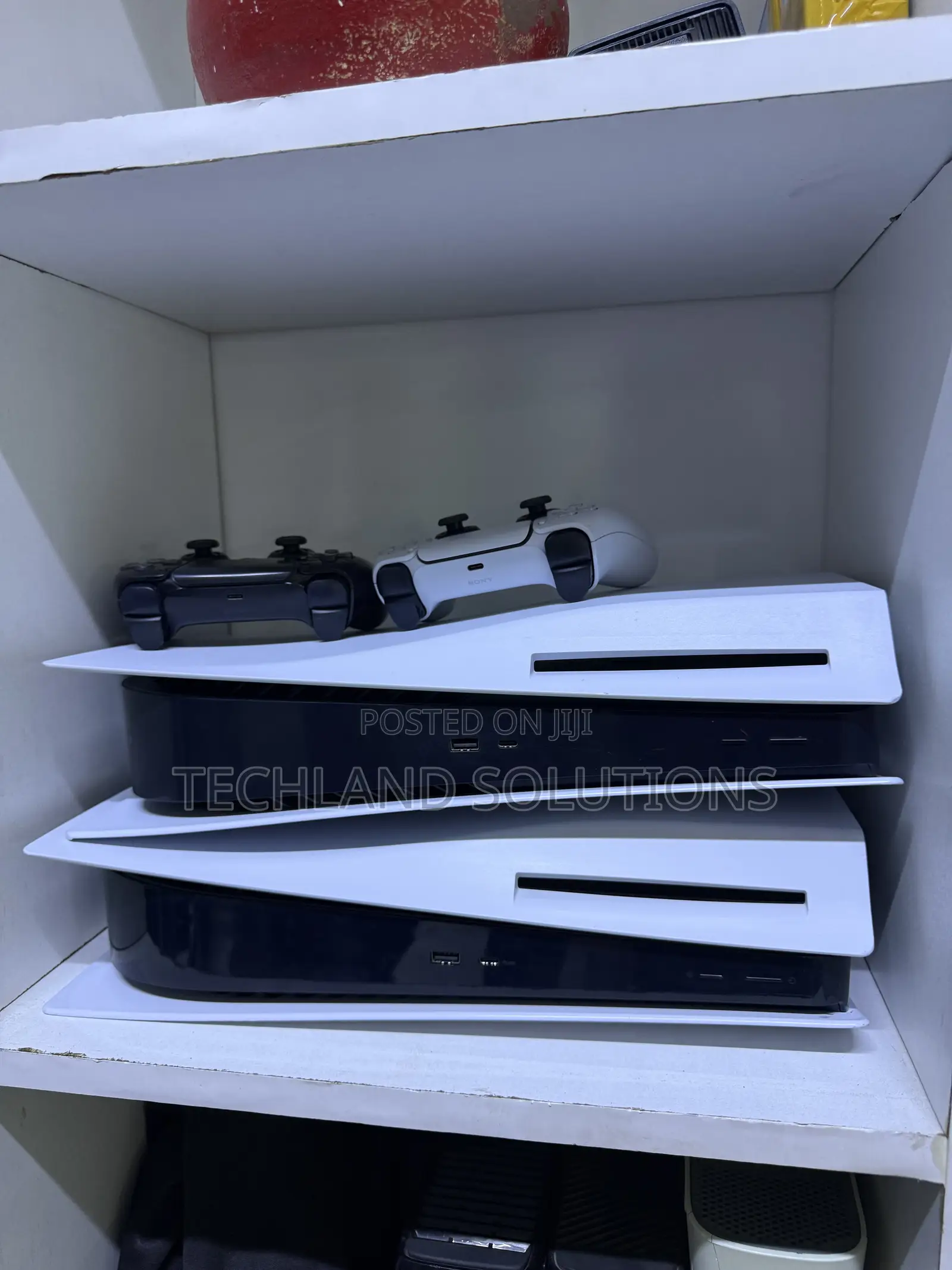 Gently Preloved Ps5 Standard 825gb SSD With 2 Pads
