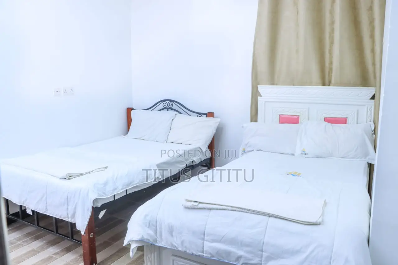 Luxury 4 Bedroom Airbnb in Parklands | 5 Mins to CBD | Furnished