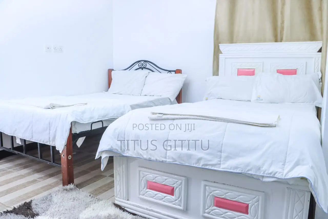 Luxury 4 Bedroom Airbnb in Parklands | 5 Mins to CBD | Furnished