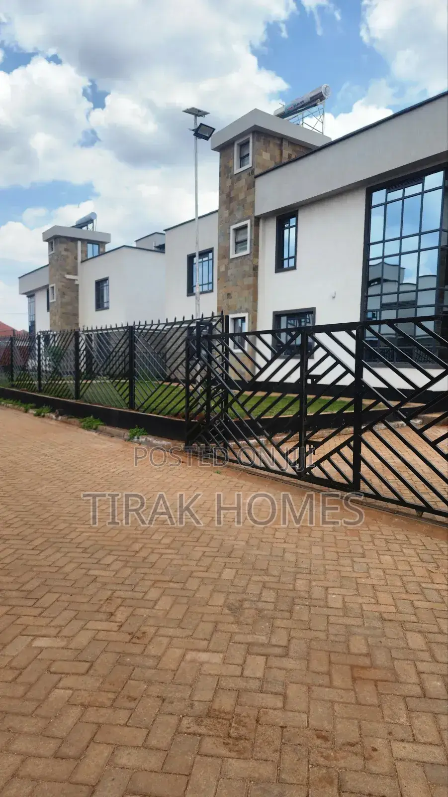 4bdrm Maisonette in Windsor Annex, Kenyatta Road / Theta  for rent