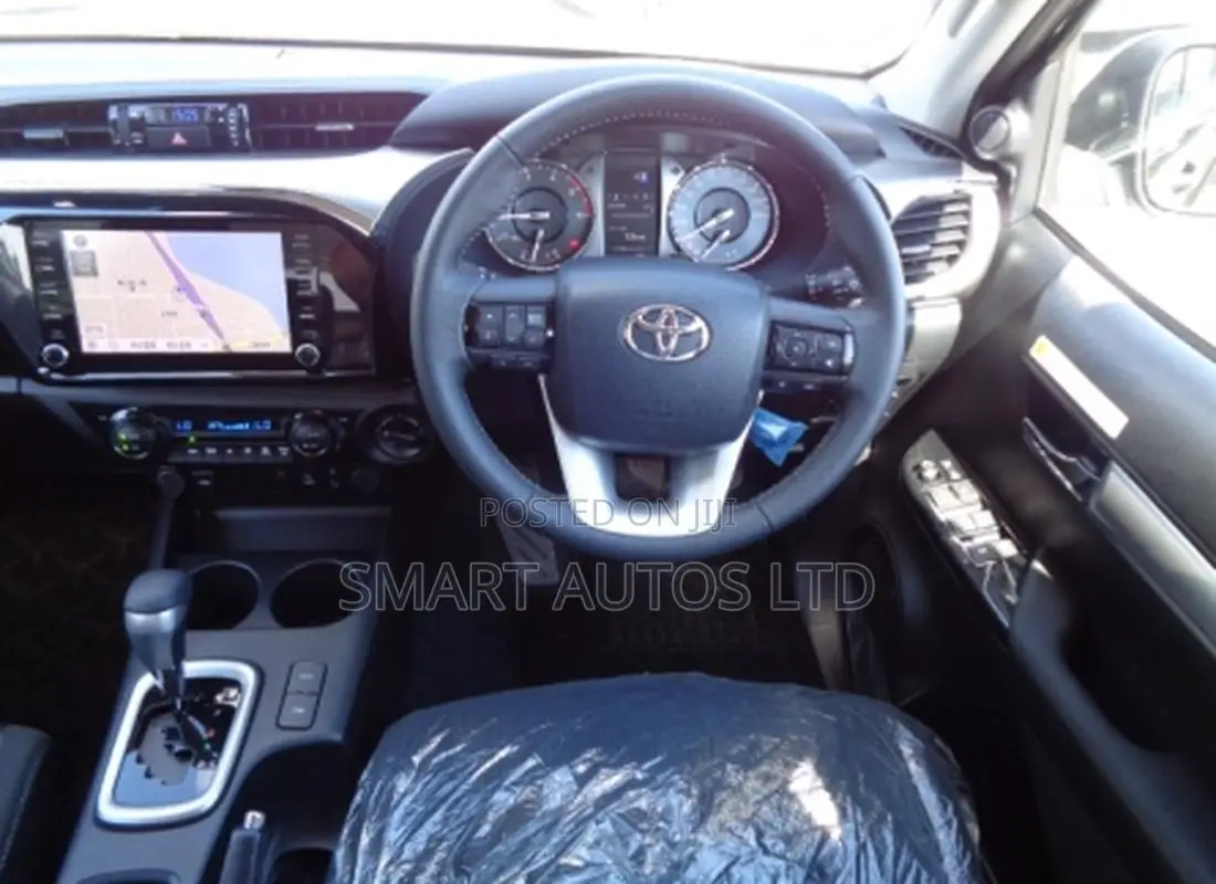New Toyota Hilux 2024 Black