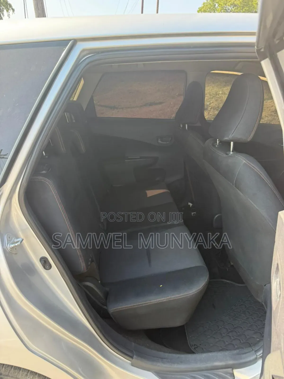 Toyota Ractis 1.5 FWD 2013 Silver