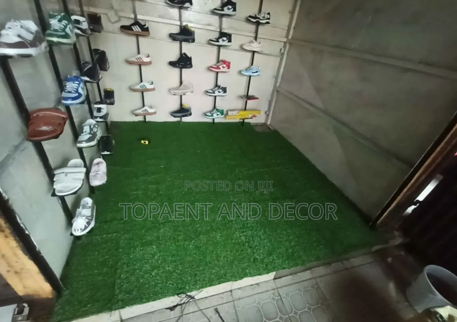 Artificial Grass Carpet for Shoe Collection Shop