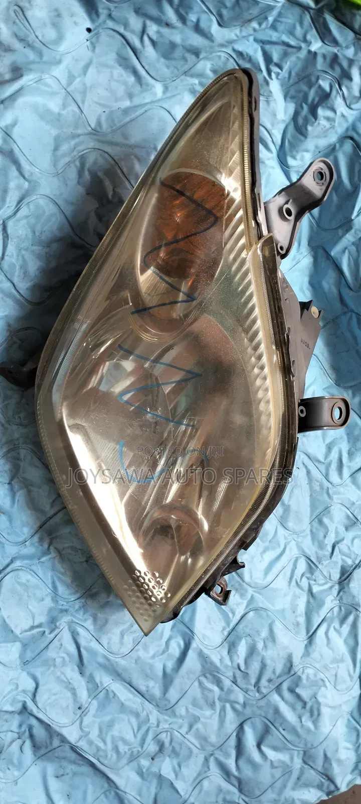Ist 2002 Non Xenon Headlight