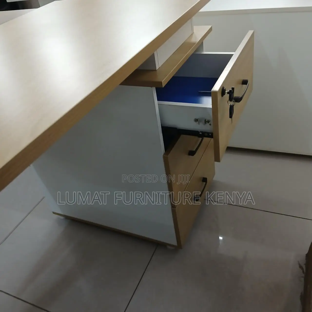Advanced Work Desk