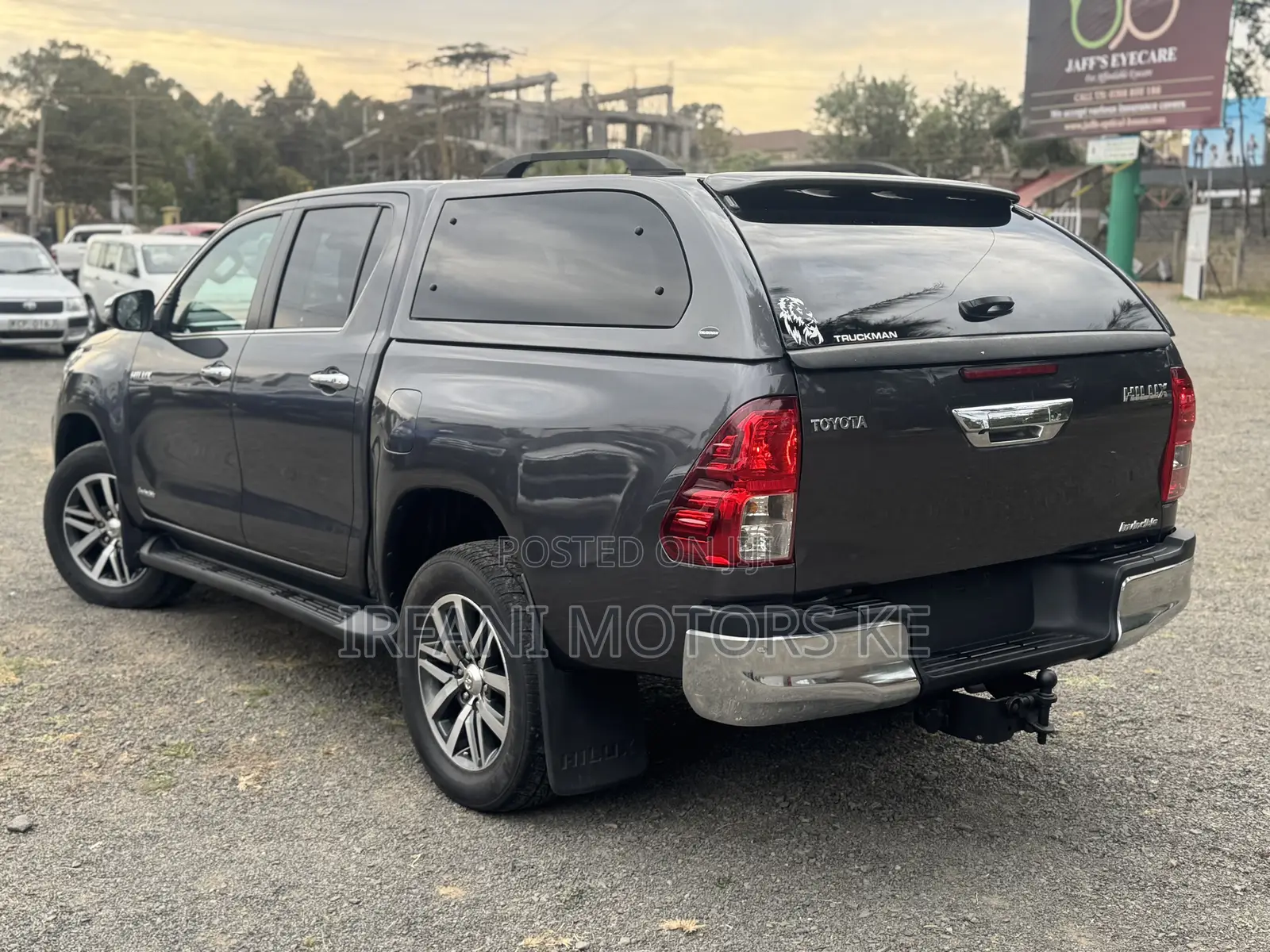 Toyota Hilux Rugged X 4x4 2018 Gray