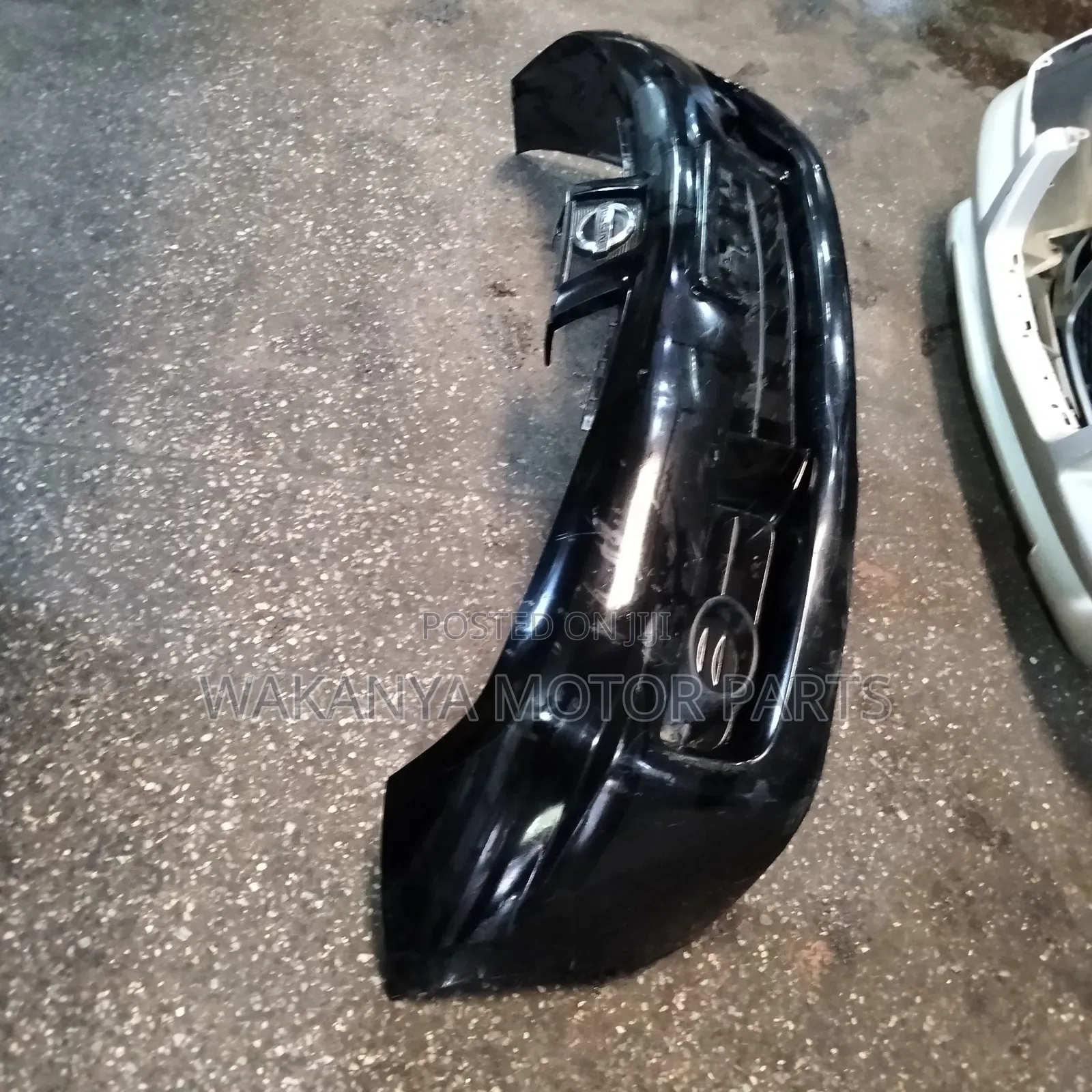 Nissan Wingroad Y12 Front Bumper With Fog Covers, Clean Ex Japan