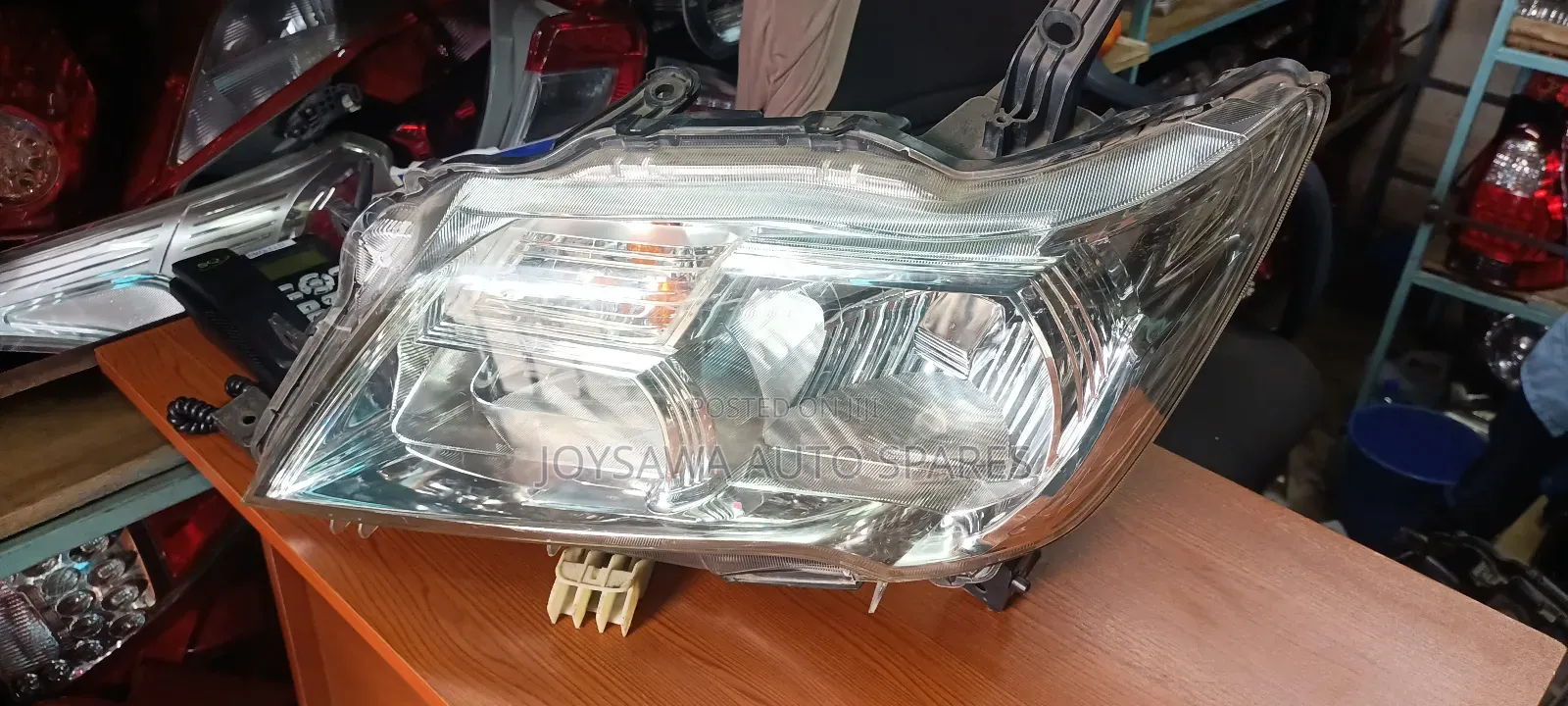 Serena 2012 Xenon Headlight