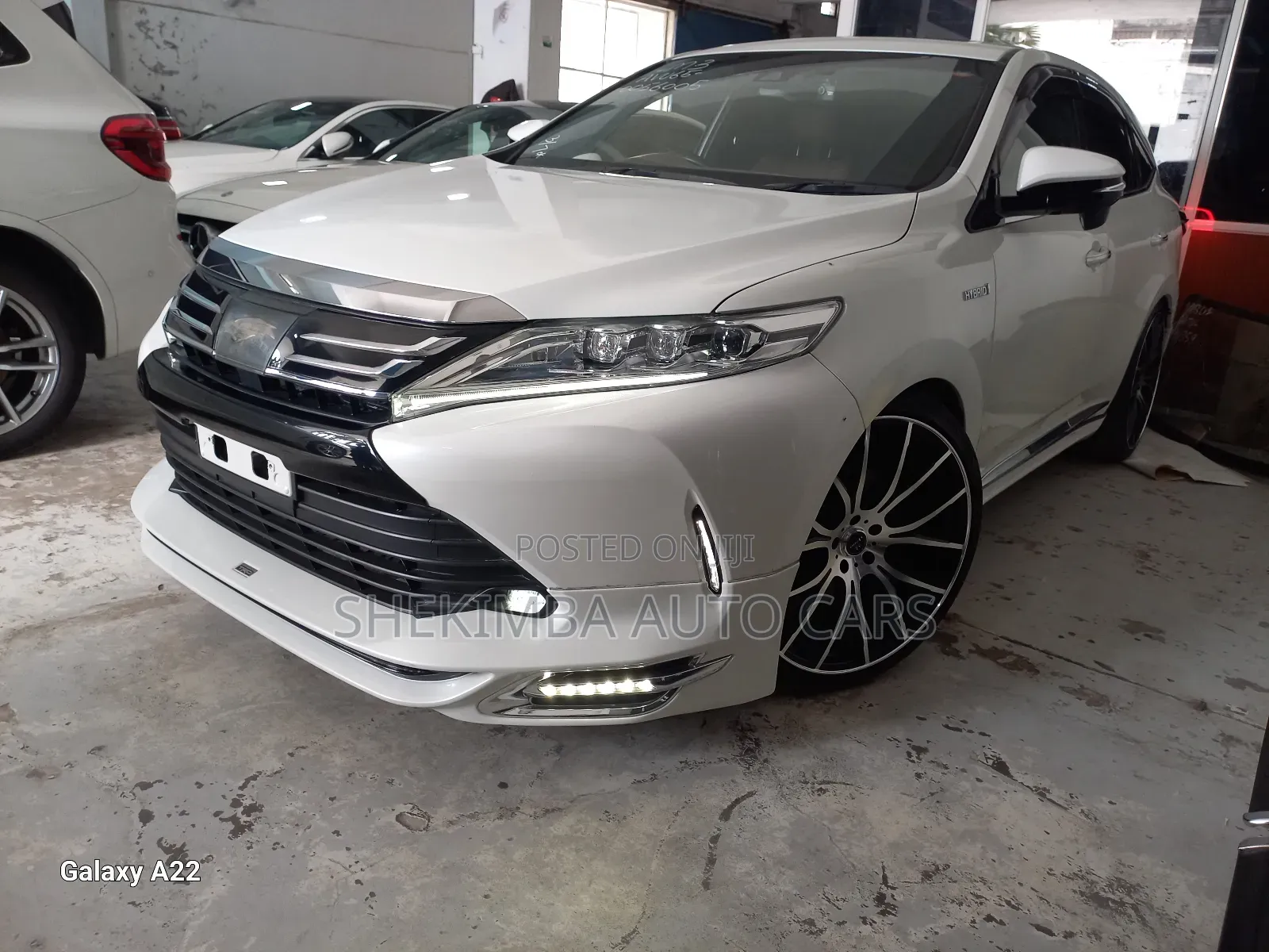 Toyota Harrier 2.5 Hybrid 4WD 2019 White