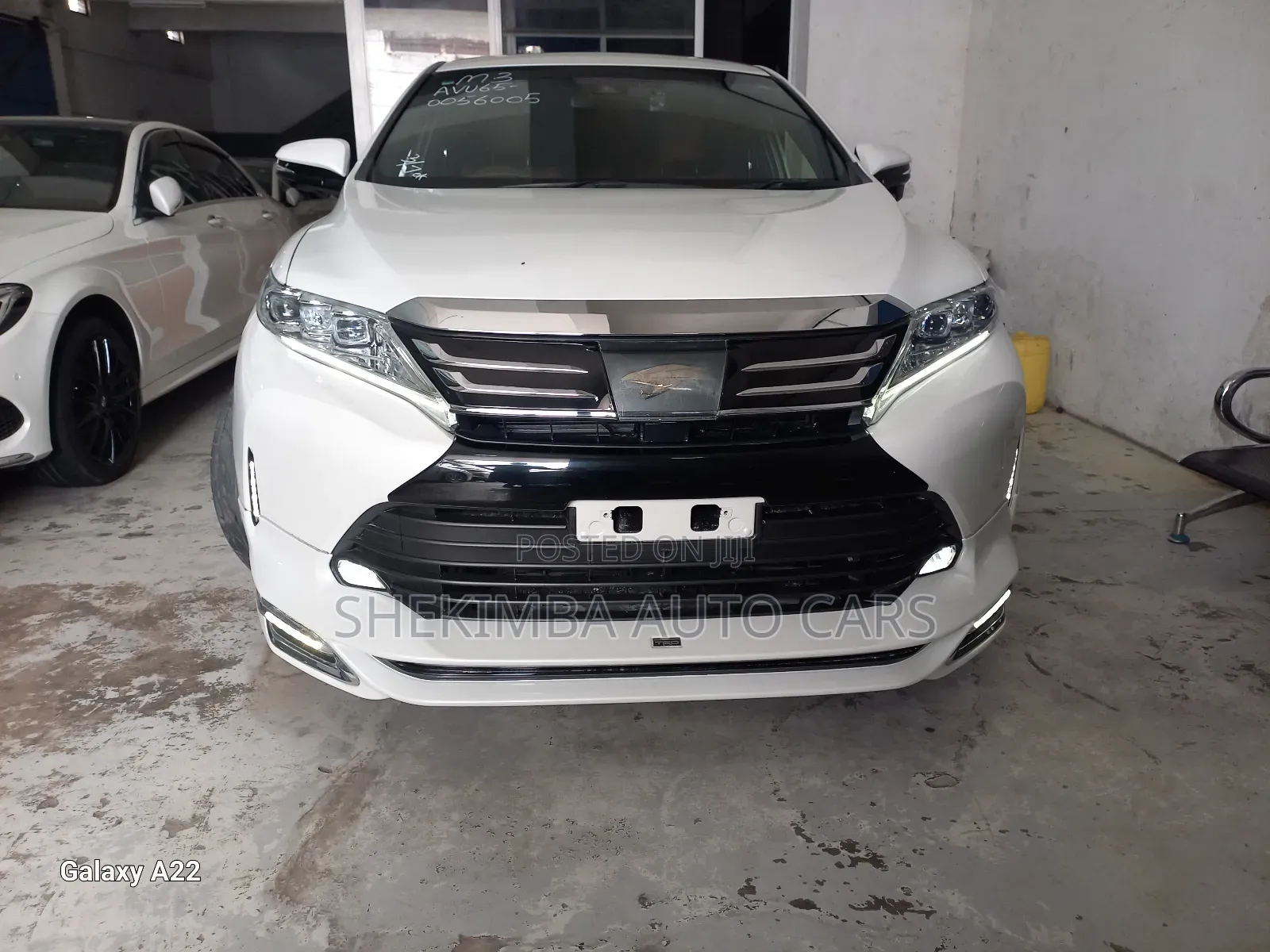 Toyota Harrier 2.5 Hybrid 4WD 2019 White