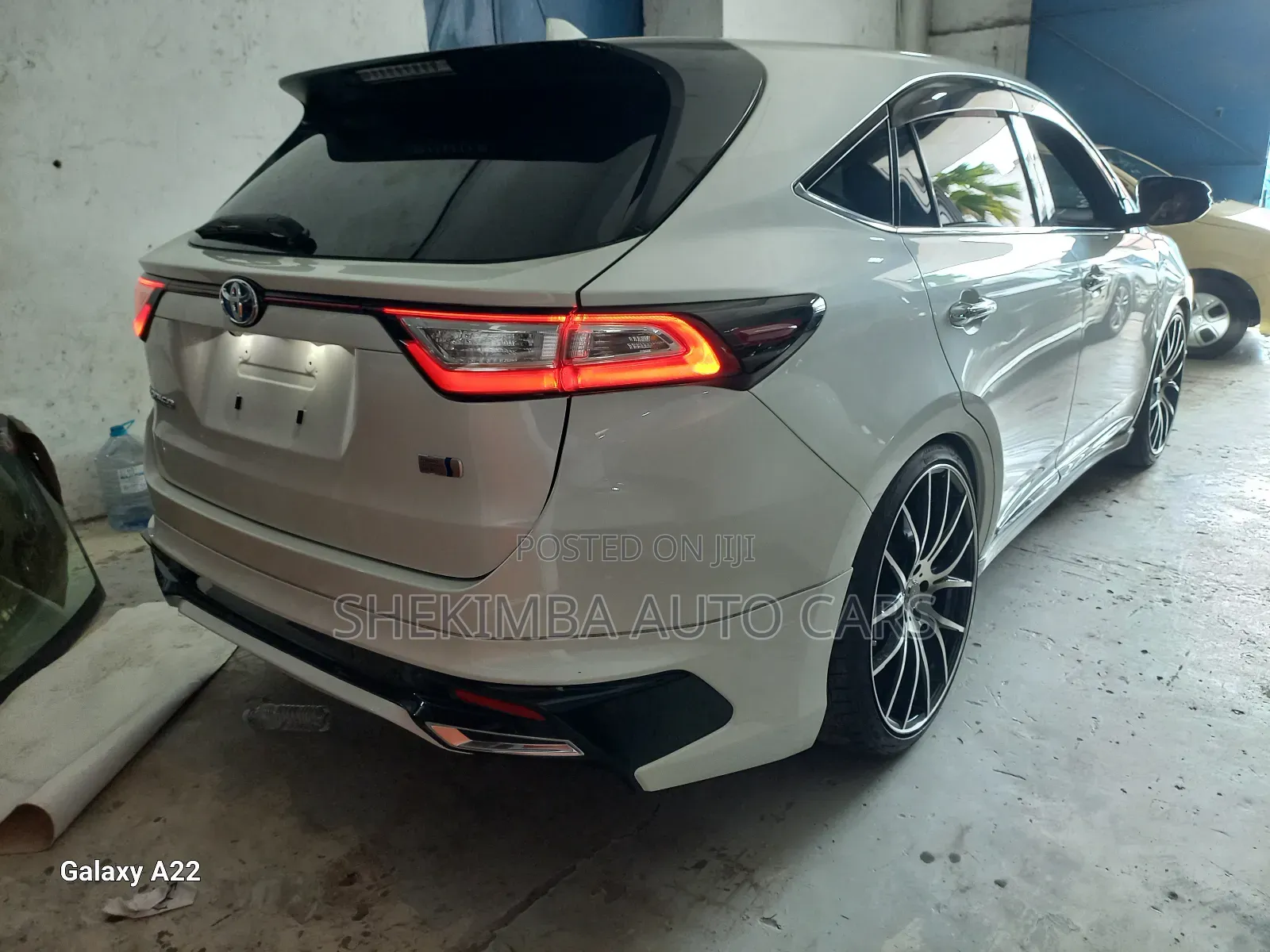 Toyota Harrier 2.5 Hybrid 4WD 2019 White