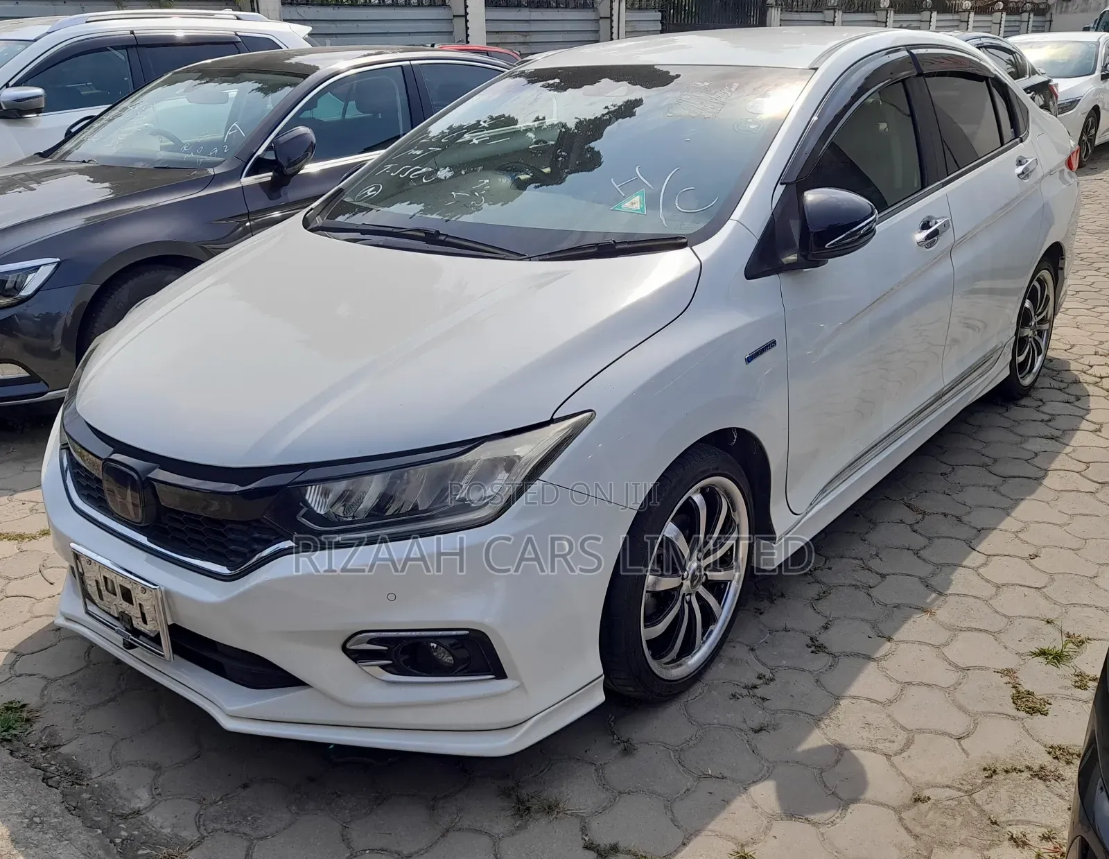 Honda Grace 2019 White