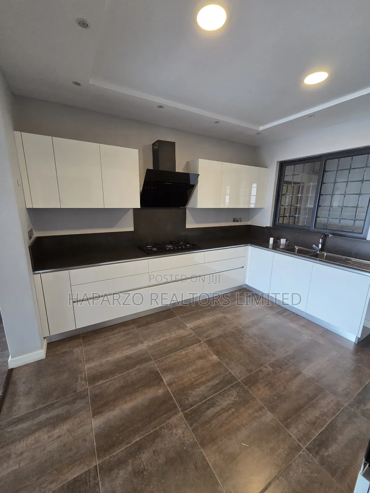 3bdrm Apartment in Parklands for sale