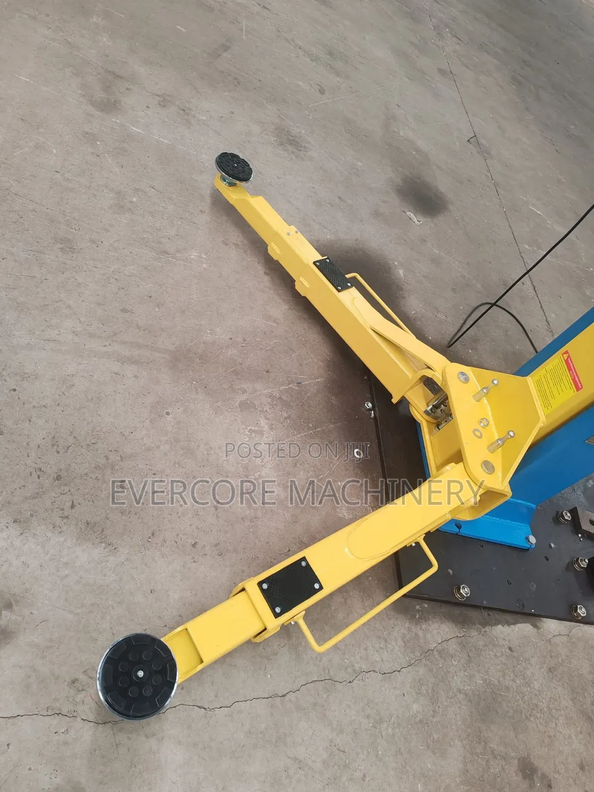 Heavy Commercial 4.5t Two Post Carlift Machine.