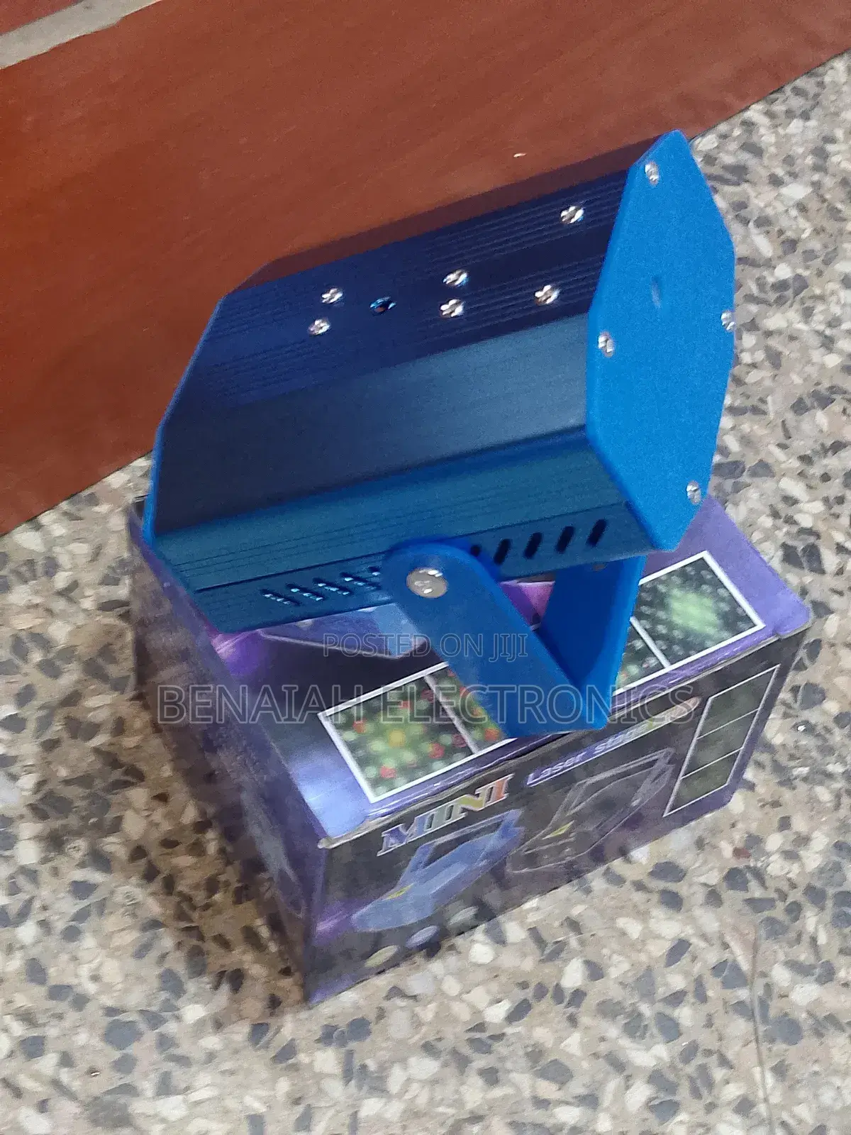Mini Laser Light With Bright Lighting Effect