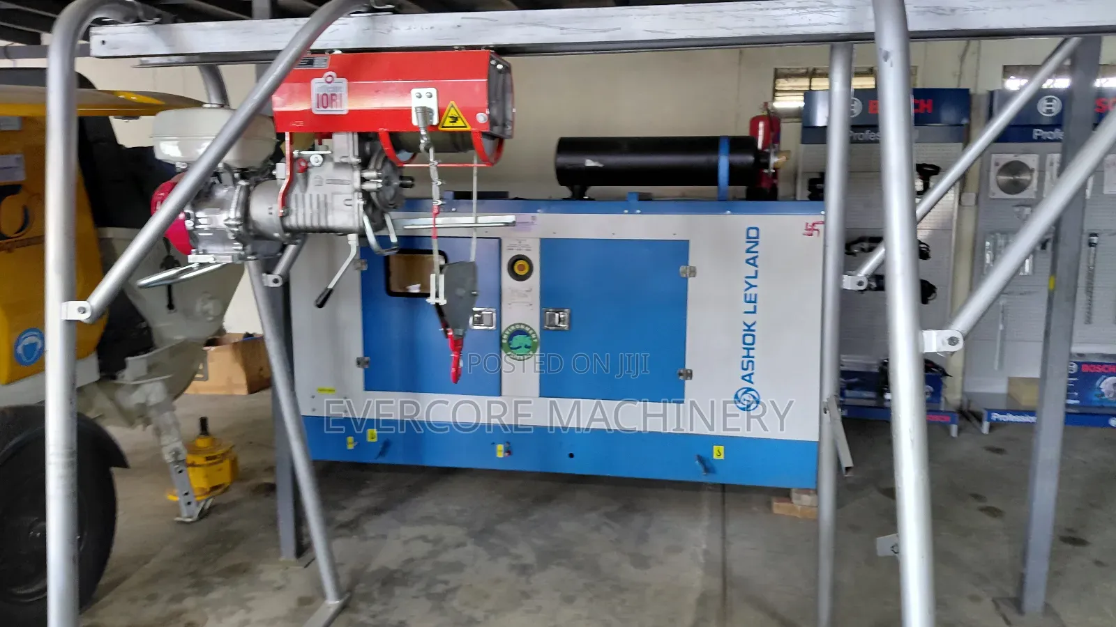 Concrete Hoist/Crane/Lifting Machine1tonne With 2 Buckets.