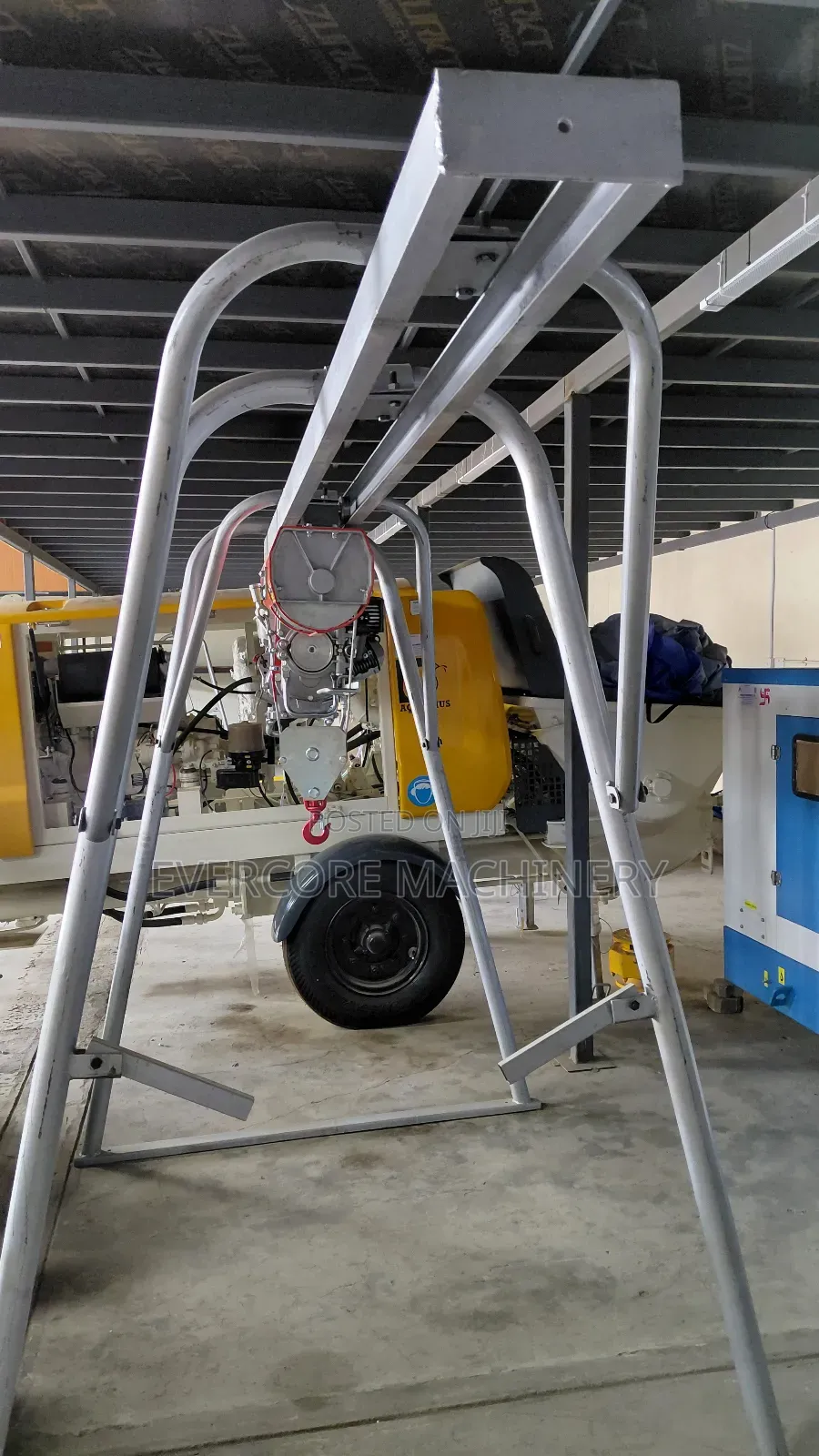 Concrete Hoist/Crane/Lifting Machine1tonne With 2 Buckets.