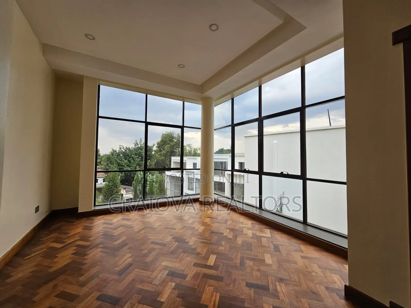 5bdrm Villa in Lavington for sale