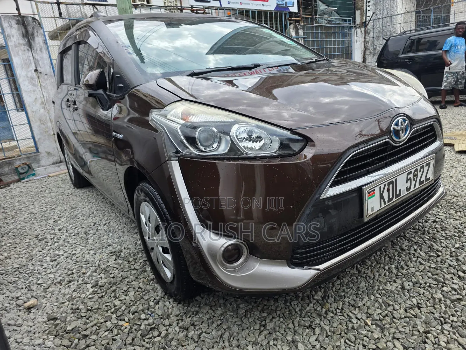 Toyota Sienta 2015 Brown