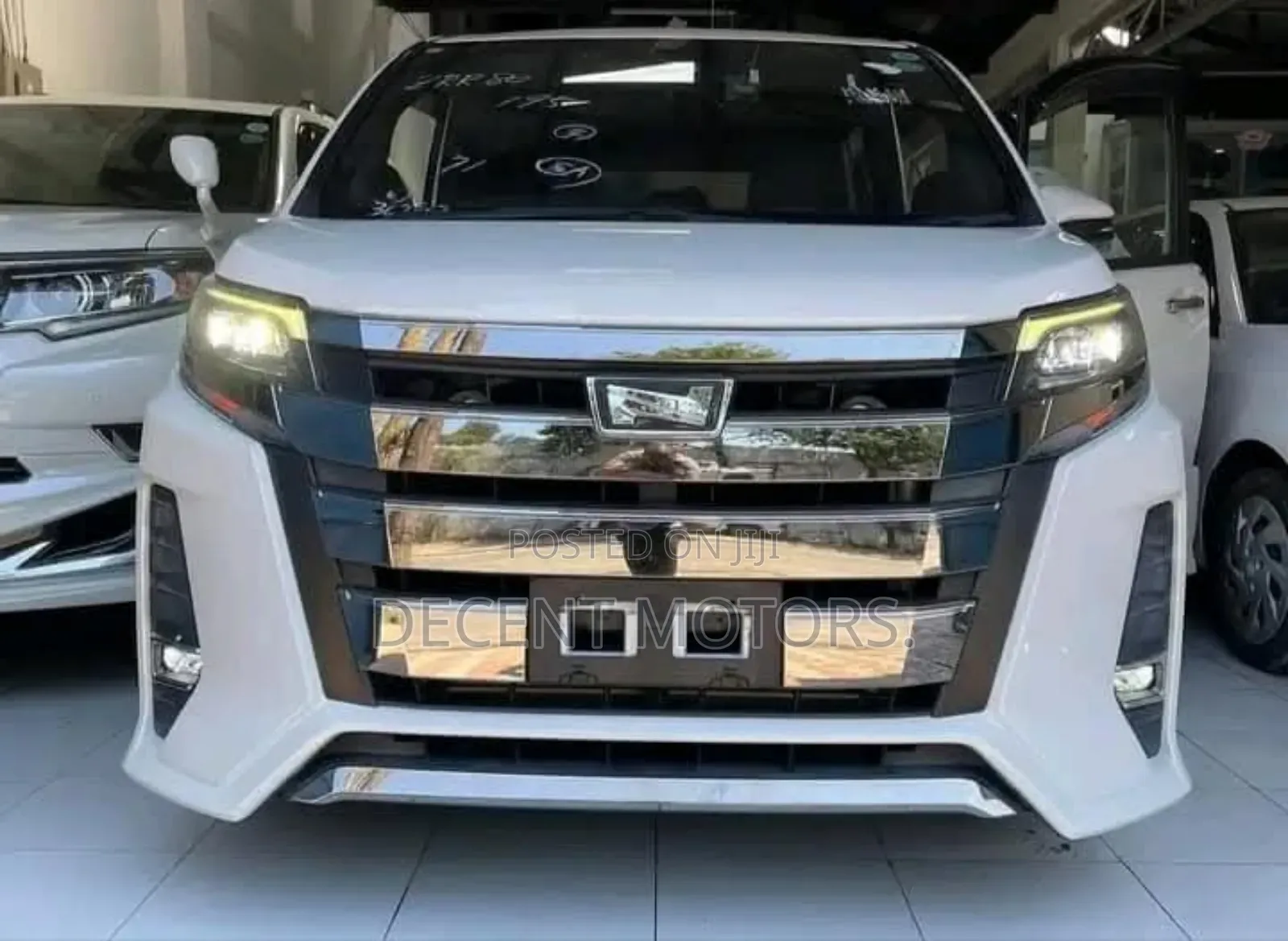 Toyota Noah 2.0 FWD (8 Seater) 2019 White