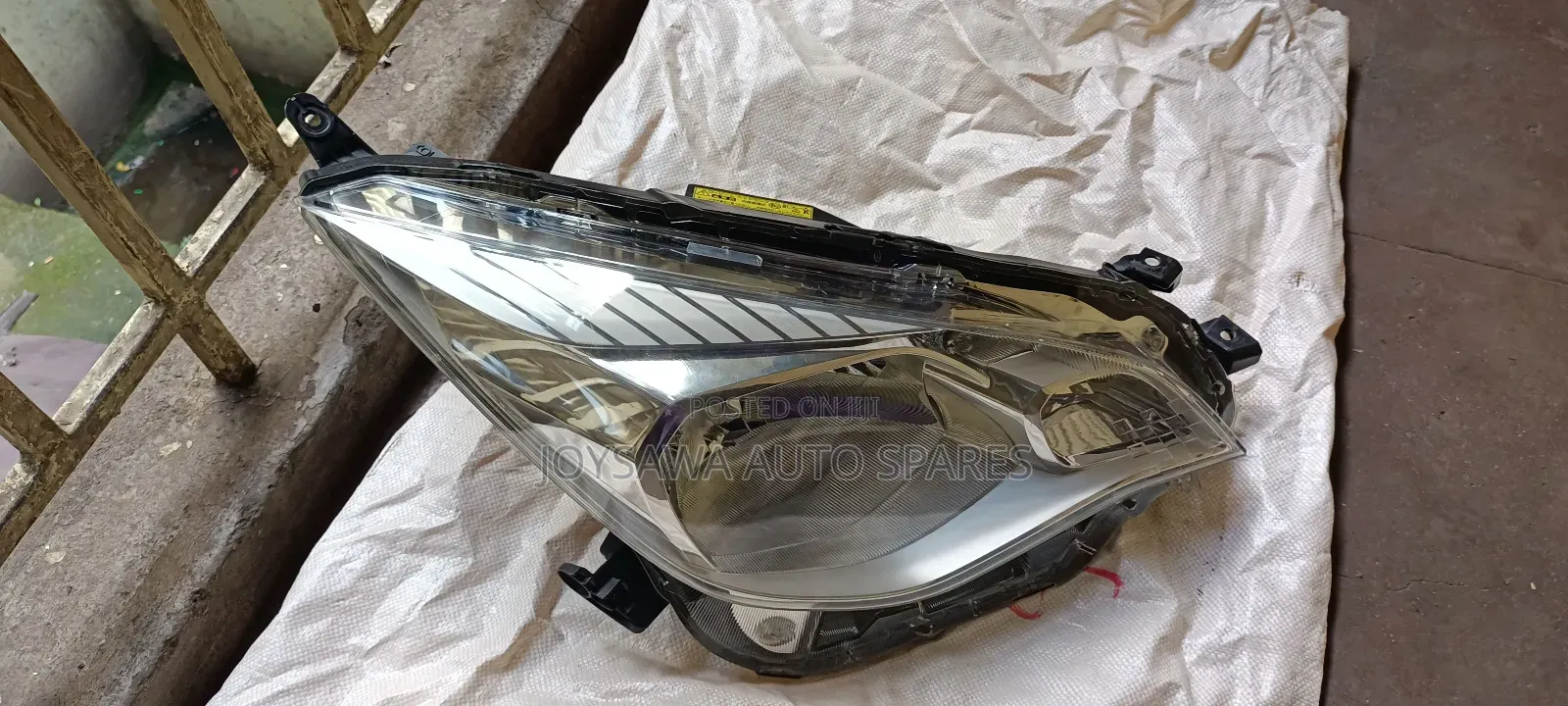 Subaru Trizia Xenon Headlight