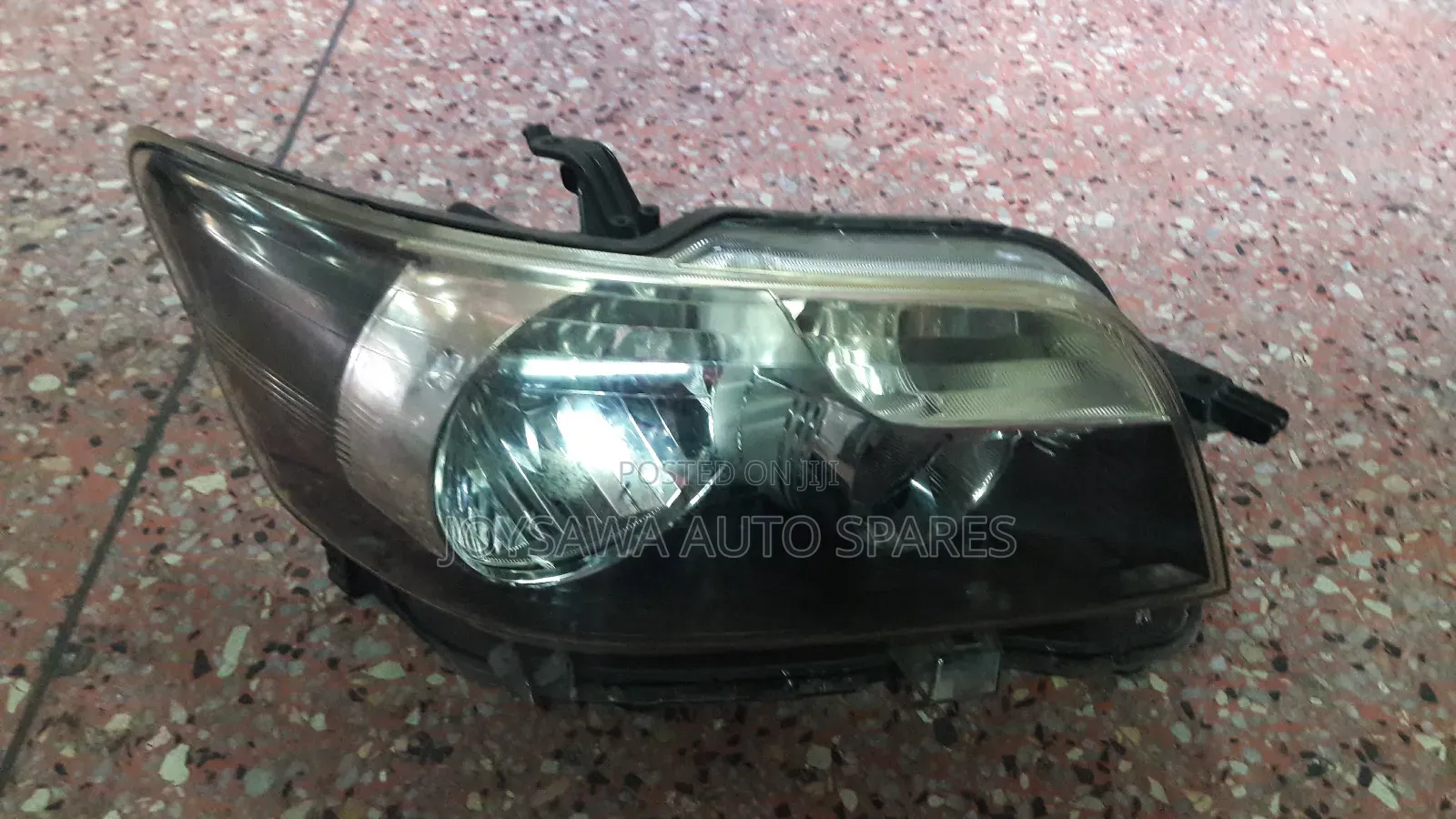 Toyota Rumion 2010 Xenon Headlight