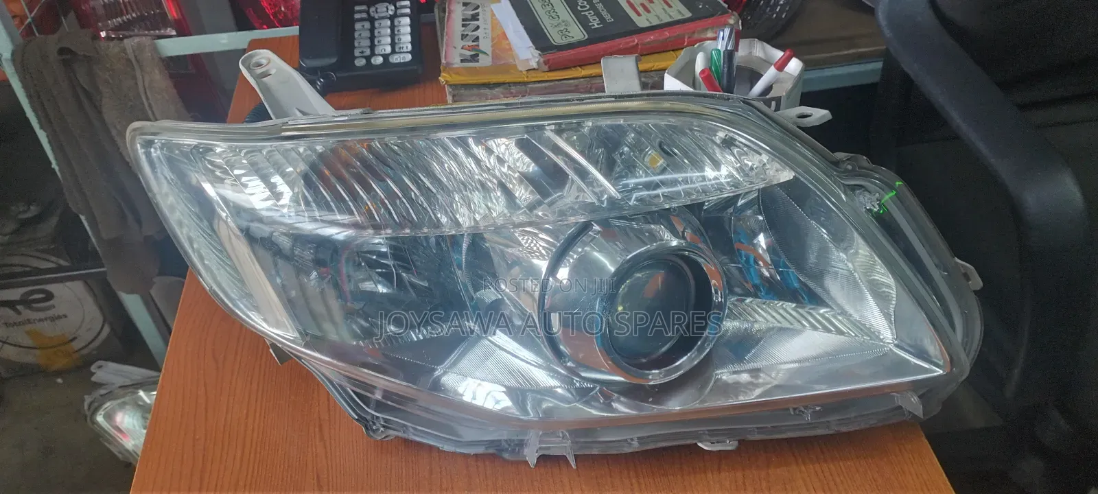 Axio/Fielder 2008 Xenon Headlight