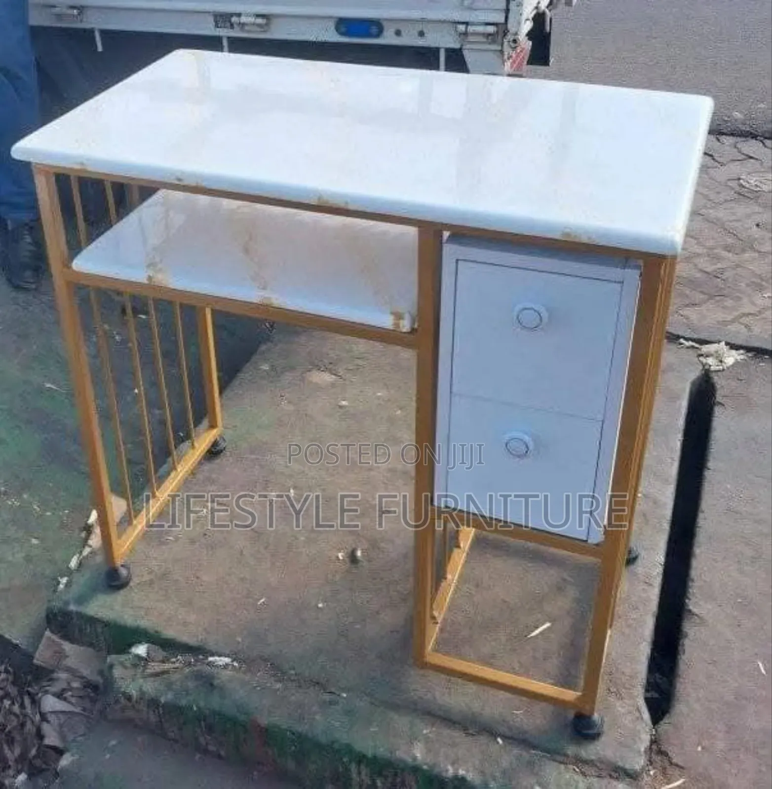 Nails Table With Drawers