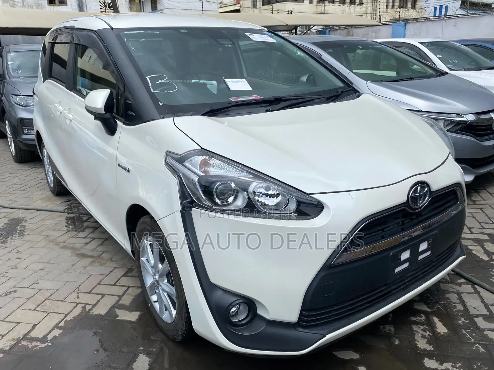 Toyota Sienta 2018 White